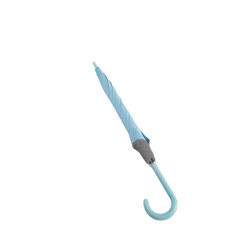 Kleiner frischer hellblauer Pongee, mit reflektierendem Streifen. Gerader Regenschirm-0E6B0037