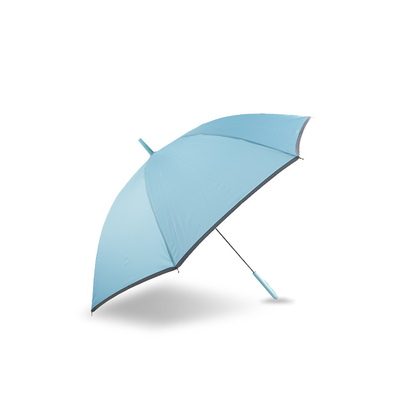 Kleiner frischer hellblauer Pongee, mit reflektierendem Streifen. Gerader Regenschirm-0E6B0037