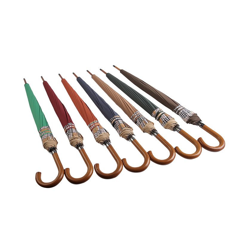 Welche Materialien werden üblicherweise für Regenschirmstoffe verwendet?