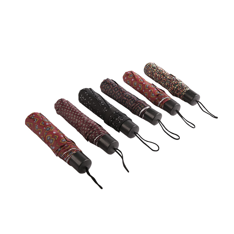 Täglich skalierbarer Polyetser mit silberbeschichtetem dreifach gefaltetem Regenschirm-0E6B0523